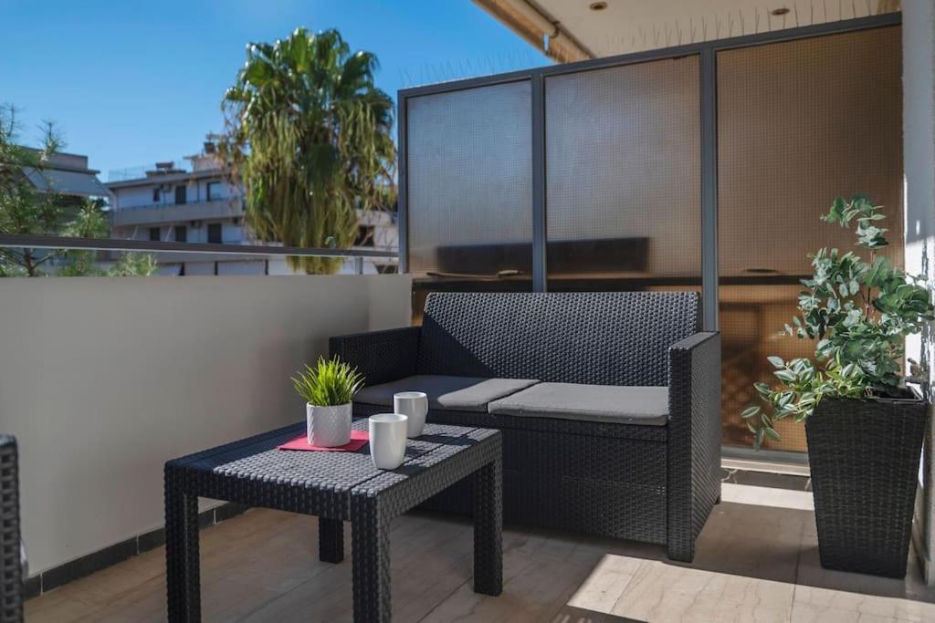 Beautiful Apt In Glyfada Center, Papandreou Street Athén Kültér fotó